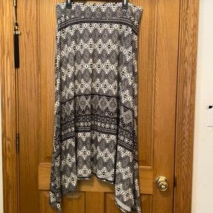 Shark bite hem geometric print skirt